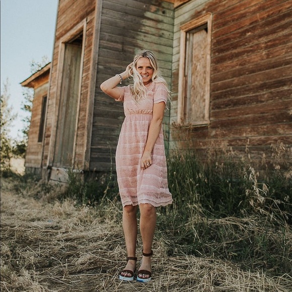 orange creek Dresses & Skirts - NWT Pink lace dress